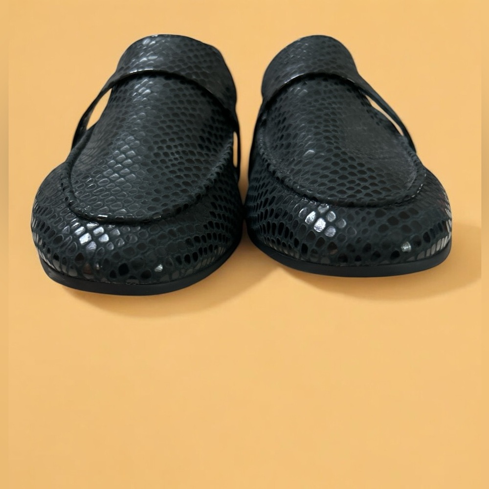 Vionic Black Moccasin-Style Loafers Flats 7.5 NWOT - Picture 7 of 8